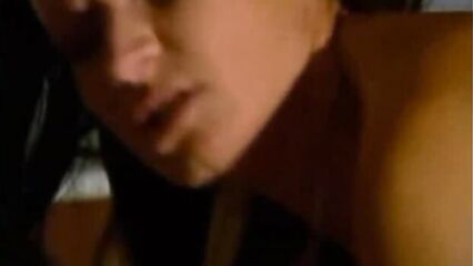 Молодой брюнетке засунули два члена в письку и один в попку одновременно