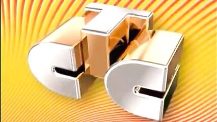 18-летняя брюнетка целку показывает без стеснения