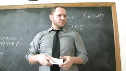 Худая студентка села аналом на большой член