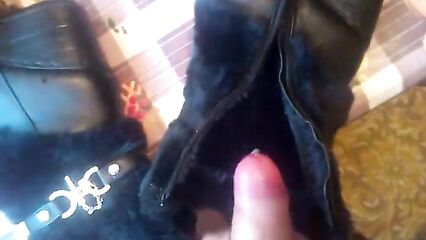 Кончил Алена в меховые сапоги.