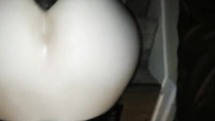 Домашнее порно: Черный большой член в белой попке