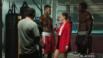 Межрассовое порно: Большая схватка с Tori Black, Jason Luv & Louie Smalls