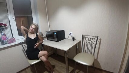 Наполнил полную задницу спермой подруге жены