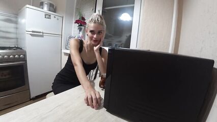 Наполнил полную задницу спермой подруге жены