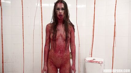 Кровавая фея высасывает из парня все соки — порно ужасы
