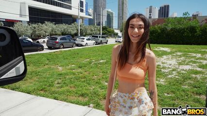 Пикаперы сняли милую худышку для секса, с переводом!